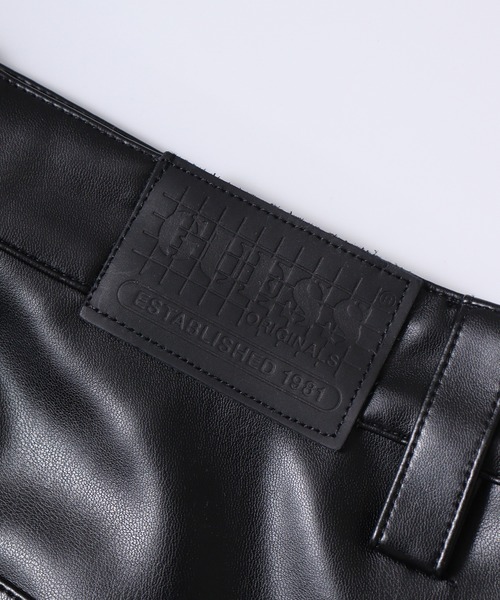 Guess(ゲス)の「GUESS GO RAYMOND PU CARPENTER PANT 合成皮革 ワイドペインターパンツ(その他パンツ・メンズ・ブラック・30/31/32)」の12枚目の写真