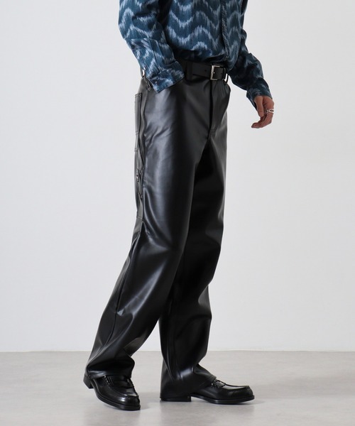 Guess(ゲス)の「GUESS GO RAYMOND PU CARPENTER PANT 合成皮革 ワイドペインターパンツ(その他パンツ・メンズ・ブラック・30/31/32)」の20枚目の写真