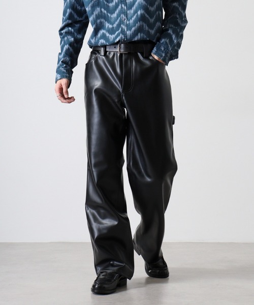 Guess(ゲス)の「GUESS GO RAYMOND PU CARPENTER PANT 合成皮革 ワイドペインターパンツ(その他パンツ・メンズ・ブラック・30/31/32)」の18枚目の写真