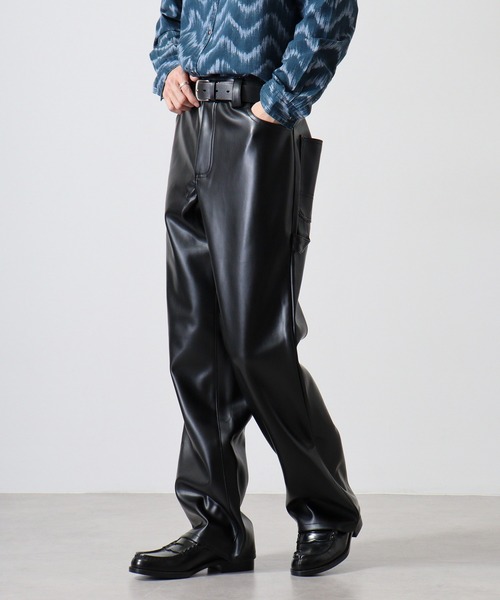 Guess(ゲス)の「GUESS GO RAYMOND PU CARPENTER PANT 合成皮革 ワイドペインターパンツ(その他パンツ・メンズ・ブラック・30/31/32)」の19枚目の写真