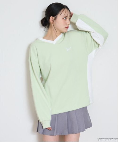 LOVETOXIC（ラブトキシック）の「【Reebok】ルーズスウェット（スウェット・キッズ・オフホワイト/ブラック/ライトグリーン・L:160cm/S:140cm/M:150cm/LL(170cm)）」の3枚目の写真