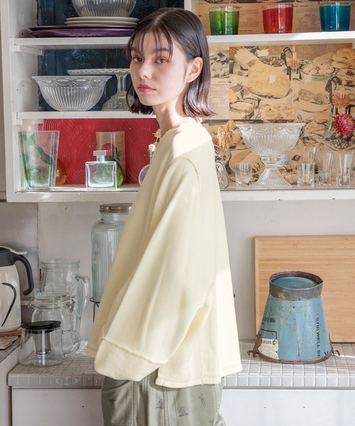 niko and...（ニコアンド）の「リメイクハギ裏毛プルオーバー（スウェット・レディース・ブルー/グレー/イエロー/チャコール・MEDIUM/LARGE）」の4枚目の写真