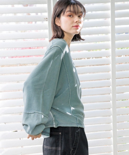 niko and...（ニコアンド）の「リメイクハギ裏毛プルオーバー（スウェット・レディース・ブルー/グレー/イエロー/チャコール・MEDIUM/LARGE）」の13枚目の写真