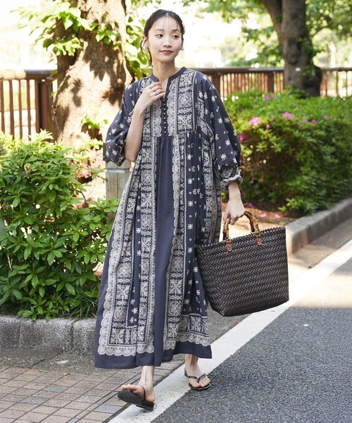 CRAFT STANDARD BOUTIQUE(クラフトスタンダードブティック)の「【追加】パネル柄ウエスト切り替えボリュームワンピース ◆(ワンピース・レディース・チャコールグレー/ブルー/ライトベージュ/ライトグリーン・FREE)」の1枚目の写真