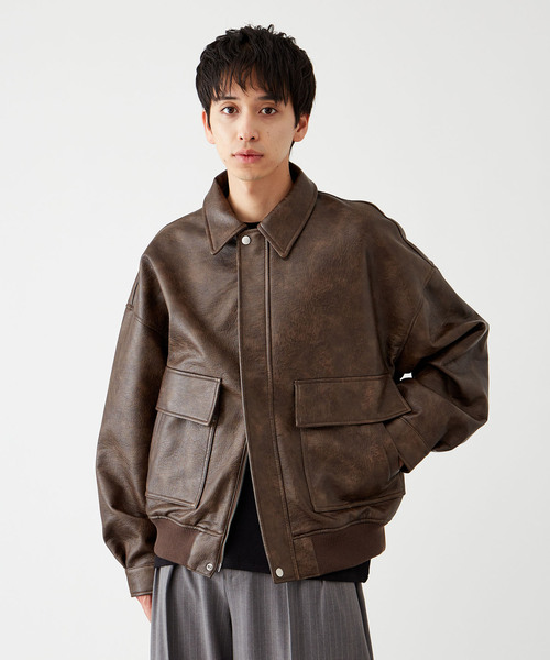 B.C STOCK（ベーセーストック）の「フェイクレザー A2 ブルゾン（ライダースジャケット・メンズ・ブラウン/ブラック・LARGE/MEDIUM）」の2枚目の写真