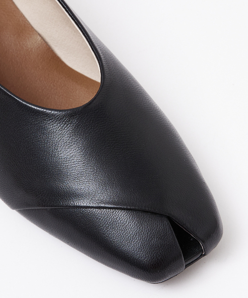 Au BANNISTER（オゥバニスター）の「ピープトゥリボン ソフトシューズ（パンプス・レディース・ブラック/オレンジ/グリーン/アイボリー・37/38/36/35/39）」の6枚目の写真