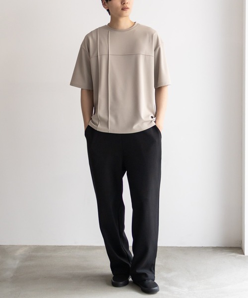 URBAN COLLECTION(アーバンコレクション)の「URBANCOLECTION AIR Smoosy カットジョーゼット ピンタックテーパードTシャツ(Tシャツ/カットソー・メンズ・ブラック/グレイッシュベージュ・S/M/L/XL)」の13枚目の写真