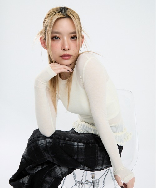 Clum(クルム)の「裾フリルシアーカットソー(Tシャツ/カットソー・レディース・キナリ/グレー/ブラウン・SMALL/MEDIUM)」の2枚目の写真