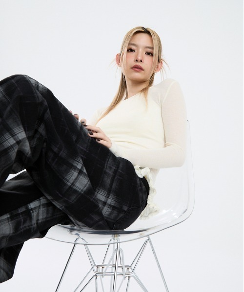 Clum(クルム)の「裾フリルシアーカットソー(Tシャツ/カットソー・レディース・キナリ/グレー/ブラウン・SMALL/MEDIUM)」の10枚目の写真