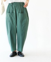 脚すっきり見えるテーパードパンツ