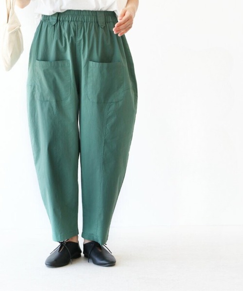 脚すっきり見えるテーパードパンツ