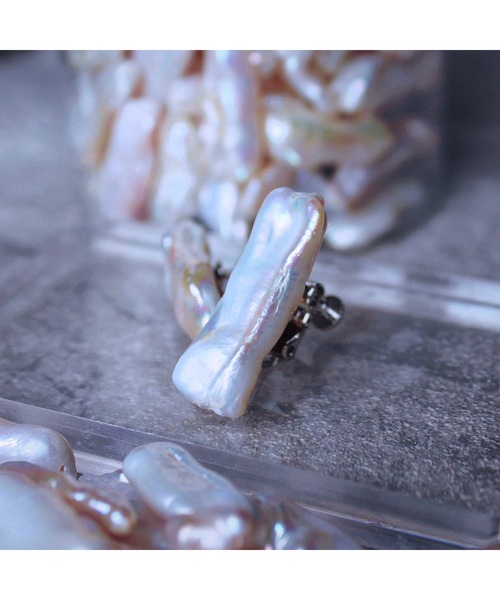 tone(トーン)の「【Willija】金属アレルギー対応《Distortion》歪みパールのイヤリング(MA)(イヤリング・レディース・その他1/その他2/その他3/その他5/その他4・FREE)」の2枚目の写真