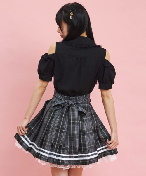 Secret Honey(シークレットハニー)の「オープンショルダーレースラッフル半袖ブラウス(シャツ/ブラウス・レディース・オフホワイト/ブラック・MEDIUM)」の7枚目の写真