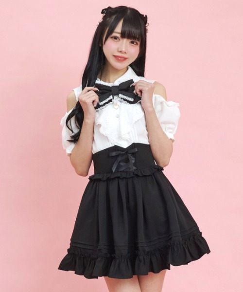 Secret Honey(シークレットハニー)の「オープンショルダーレースラッフル半袖ブラウス(シャツ/ブラウス・レディース・オフホワイト/ブラック・MEDIUM)」の4枚目の写真