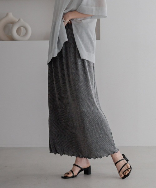 LOWRYS FARM（ローリーズファーム）の「シャイニープリーツタイトスカート　327978（スカート・レディース・チャコールグレー/アイボリー/ブラック/カーキ・FREE）」の3枚目の写真