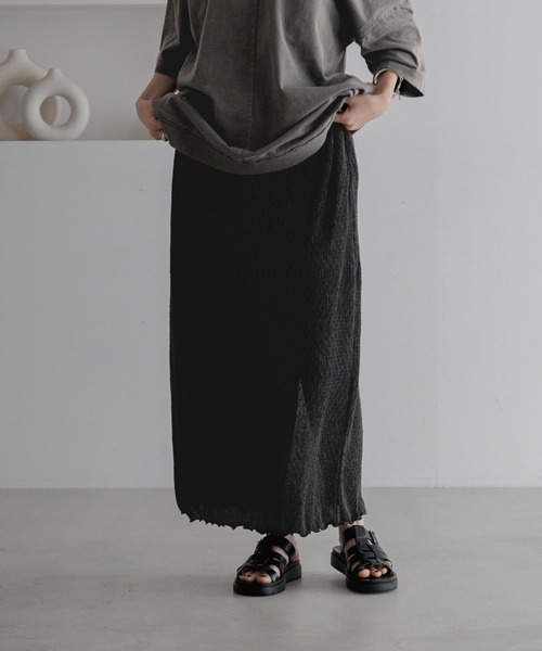 LOWRYS FARM（ローリーズファーム）の「シャイニープリーツタイトスカート　327978（スカート・レディース・チャコールグレー/アイボリー/ブラック/カーキ・FREE）」の20枚目の写真