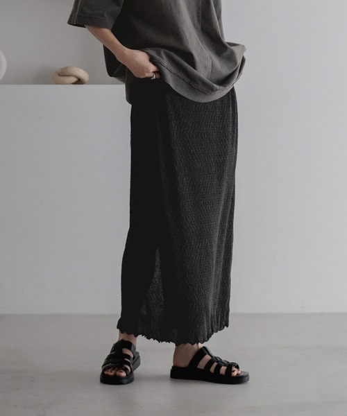 LOWRYS FARM（ローリーズファーム）の「シャイニープリーツタイトスカート　327978（スカート・レディース・チャコールグレー/アイボリー/ブラック/カーキ・FREE）」の21枚目の写真