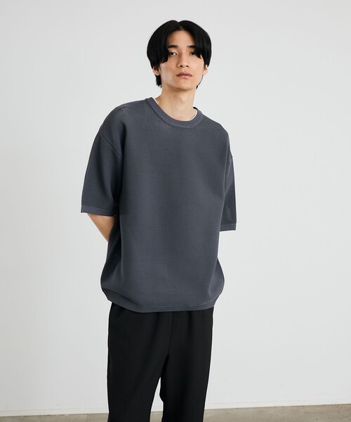 SHIPS（シップス）の「City Ambient Products:〈手洗い可能〉ポリエステル メッシュ ニット ショートスリーブ Tシャツ（ニット/セーター・メンズ・ブラック/オフホワイト/ダークグレー・SMALL/MEDIUM/LARGE）」の6枚目の写真