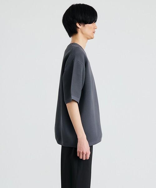 SHIPS（シップス）の「City Ambient Products:〈手洗い可能〉ポリエステル メッシュ ニット ショートスリーブ Tシャツ（ニット/セーター・メンズ・ブラック/オフホワイト/ダークグレー・SMALL/MEDIUM/LARGE）」の10枚目の写真