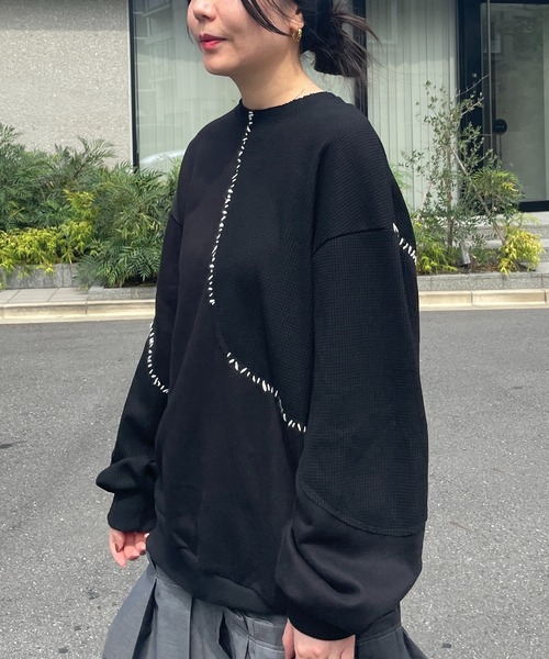 AULA AILA(アウラアイラ)の「ステッチデザインプルオーバー(スウェット・レディース・カーキ/ブラック/オフホワイト・0)」の5枚目の写真