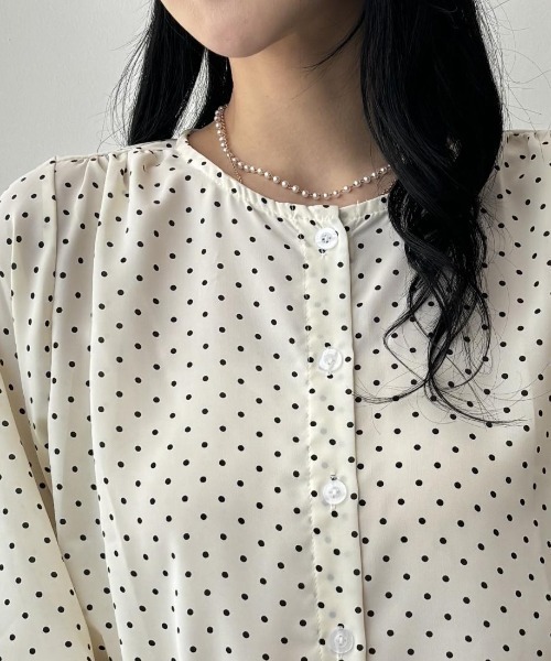 maison de LATIR(メゾンドラティール)の「袖ボリュームノーカラーピンドット柄シャツブラウス(シャツ/ブラウス・レディース・ブラック/ベージュ・FREE)」の13枚目の写真