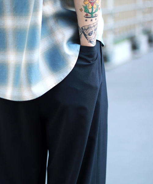 WISM（ウィズム）の「NAMELESSNESS / ネームレスネス Track Trousers（その他パンツ・メンズ・ブラック/カーキ・2/3）」の19枚目の写真