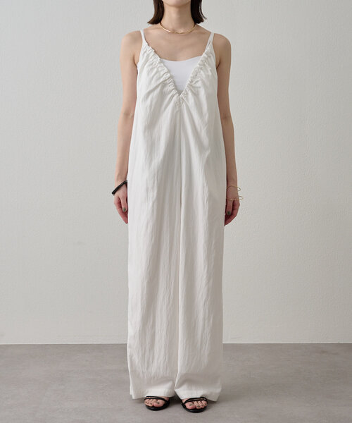 Omekashi(オメカシ)の「Vギャザーキャミサロペット(サロペット/オーバーオール・レディース・オフホワイト/カーキ/ブラック・36/38)」の15枚目の写真