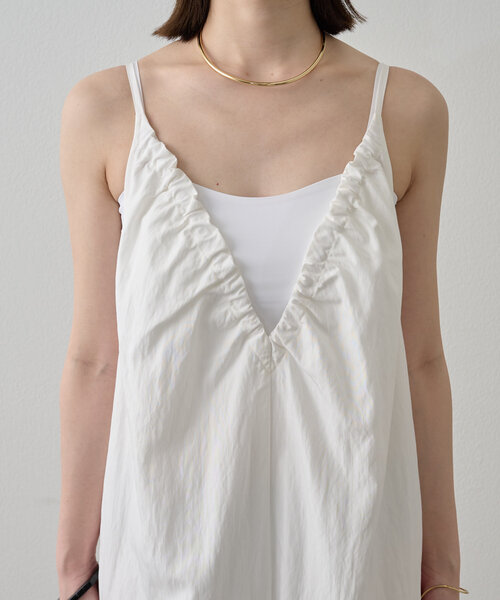 Omekashi(オメカシ)の「Vギャザーキャミサロペット(サロペット/オーバーオール・レディース・オフホワイト/カーキ/ブラック・36/38)」の18枚目の写真