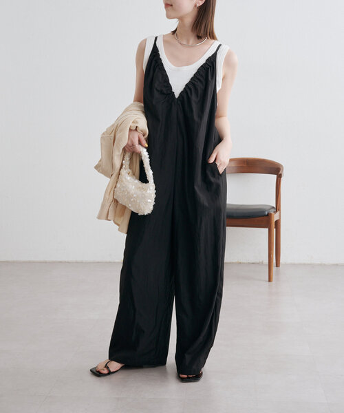 Omekashi(オメカシ)の「Vギャザーキャミサロペット(サロペット/オーバーオール・レディース・オフホワイト/カーキ/ブラック・36/38)」の20枚目の写真