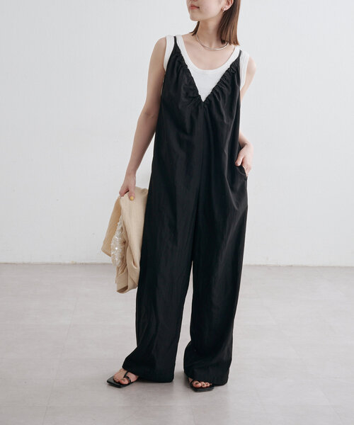 Omekashi(オメカシ)の「Vギャザーキャミサロペット(サロペット/オーバーオール・レディース・オフホワイト/カーキ/ブラック・36/38)」の21枚目の写真