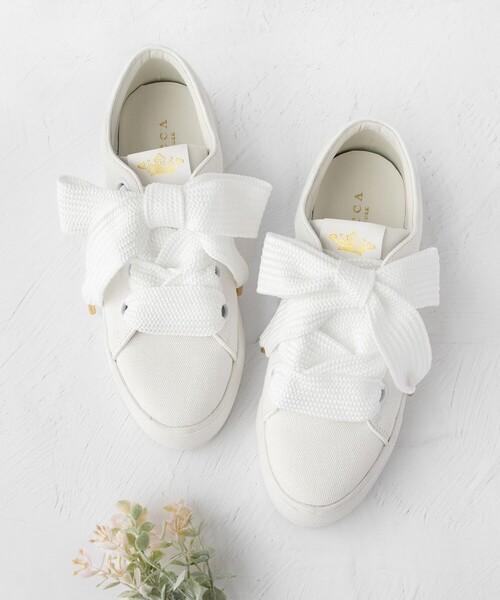 TOCCA（トッカ）の「BIGRIBBON CANVAS SNEAKERS スニーカー（スニーカー・レディース・ブラック系/ホワイト系・35/37/36/38/39）」の2枚目の写真