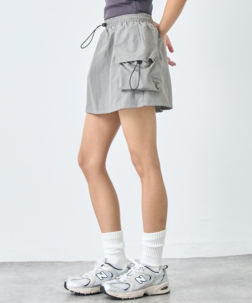 ANAP（アナップ）の「ナイロン カーゴ ミニ スカート（スカート・レディース・ブラック/ホワイト/グレー・FREE）」の9枚目の写真