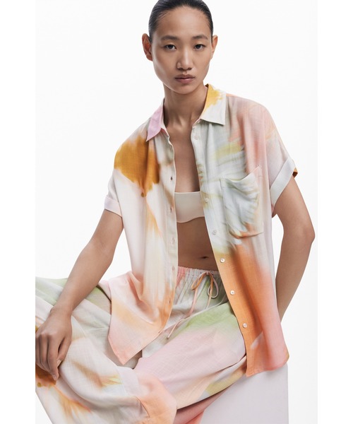 Desigual（デシグアル）の「タイダイフルイドシャツ（シャツ/ブラウス・レディース・ホワイト・XS/S/M/XL/L）」の3枚目の写真