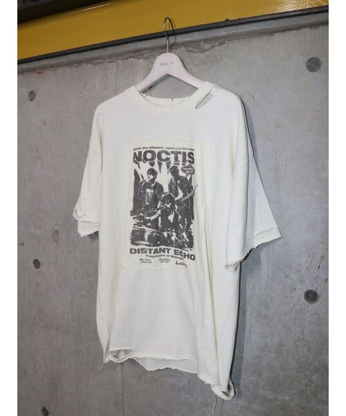 jouetie（ジュエティ）の「グランジグラフィックTシャツ（Tシャツ/カットソー・レディース・オフホワイト/ブラック/レッド・MEDIUM）」の2枚目の写真