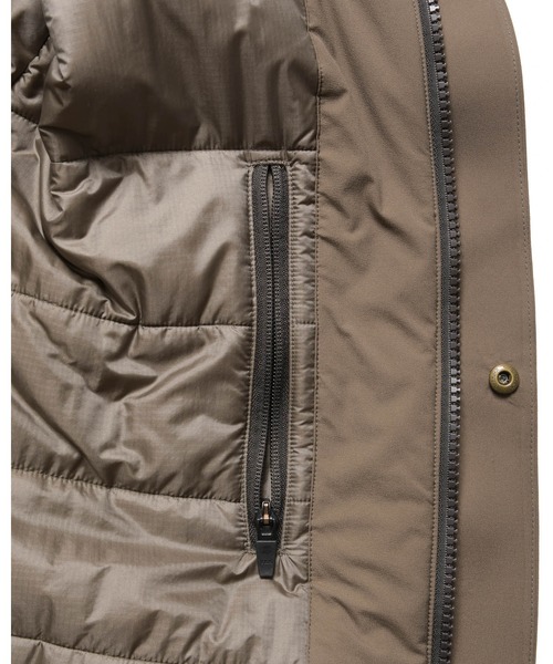 F.C.Real Bristol（エフシーレアルブリストル）の「INSULATION BENCH COAT（ダウンジャケット/コート・メンズ・ブラック/モカ・LARGE/MEDIUM/SMALL/X-LARGE）」の11枚目の写真