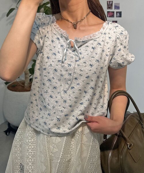 CIAOPANIC(チャオパニック)の「【neutral】小花柄レースリボントップス(Tシャツ/カットソー・レディース・ネイビー/グレー・FREE)」の8枚目の写真