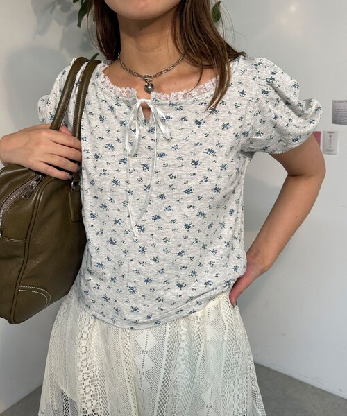 CIAOPANIC(チャオパニック)の「【neutral】小花柄レースリボントップス(Tシャツ/カットソー・レディース・ネイビー/グレー・FREE)」の9枚目の写真