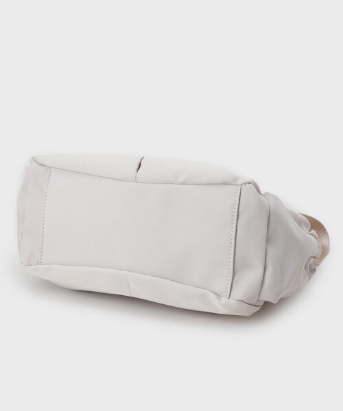 OPAQUE.CLIP(オペークドットクリップ)の「【軽量/撥水加工/多ポケット】ツイルミドルサイズムーンショルダーバッグ(ショルダーバッグ・レディース・ブラック/ライトベージュ/チャコールグレー・00)」の16枚目の写真