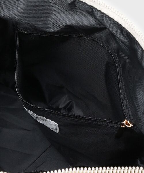 OPAQUE.CLIP(オペークドットクリップ)の「【軽量/撥水加工/多ポケット】ツイルミドルサイズムーンショルダーバッグ(ショルダーバッグ・レディース・ブラック/ライトベージュ/チャコールグレー・00)」の21枚目の写真