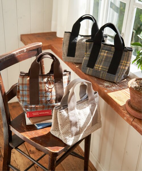 LBC（エルビーシー）の「ツイード仕切り持ち手ミニトートバッグ（ショルダーバッグ・レディース・ブラウン/カーキブラウン/ブラック/グレー・FREE）」の13枚目の写真