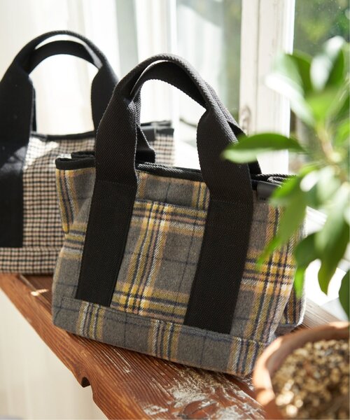 LBC（エルビーシー）の「ツイード仕切り持ち手ミニトートバッグ（ショルダーバッグ・レディース・ブラウン/カーキブラウン/ブラック/グレー・FREE）」の17枚目の写真