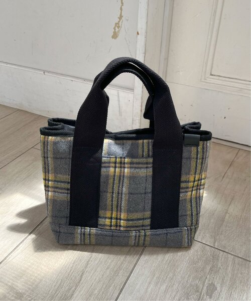 LBC（エルビーシー）の「ツイード仕切り持ち手ミニトートバッグ（ショルダーバッグ・レディース・ブラウン/カーキブラウン/ブラック/グレー・FREE）」の18枚目の写真