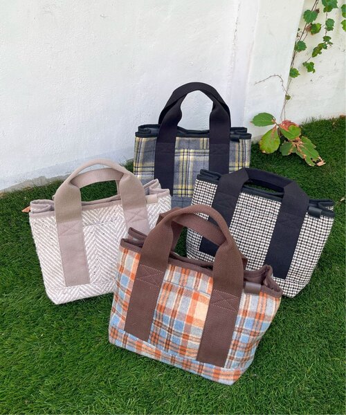 LBC（エルビーシー）の「ツイード仕切り持ち手ミニトートバッグ（ショルダーバッグ・レディース・ブラウン/カーキブラウン/ブラック/グレー・FREE）」の22枚目の写真