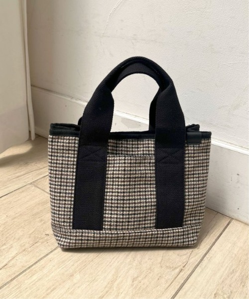 LBC（エルビーシー）の「ツイード仕切り持ち手ミニトートバッグ（ショルダーバッグ・レディース・ブラウン/カーキブラウン/ブラック/グレー・FREE）」の6枚目の写真