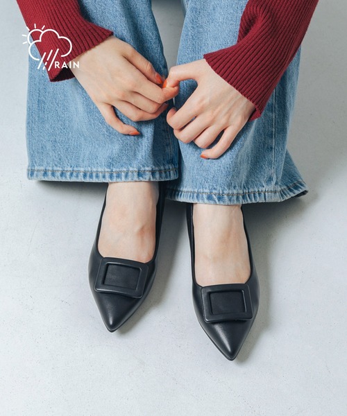 EVOL(イーボル)の「【晴雨兼用・ふかふか】バックル2cmポインテッドパンプス IZ5862(レインシューズ・レディース・ベージュ/ブラック/シルバー・22.0cm/22.5cm/23.0cm/23.5cm/24.0cm/24.5cm/25.0cm)」の1枚目の写真