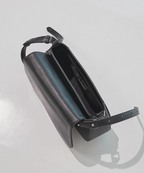 UNITED TOKYO（ユナイテッドトウキョウ）の「【残りわずか！】ダブルフォールドフラップバッグ｜春服（ショルダーバッグ・レディース・ブラウン/ブラック/アイボリー・FREE）」の17枚目の写真