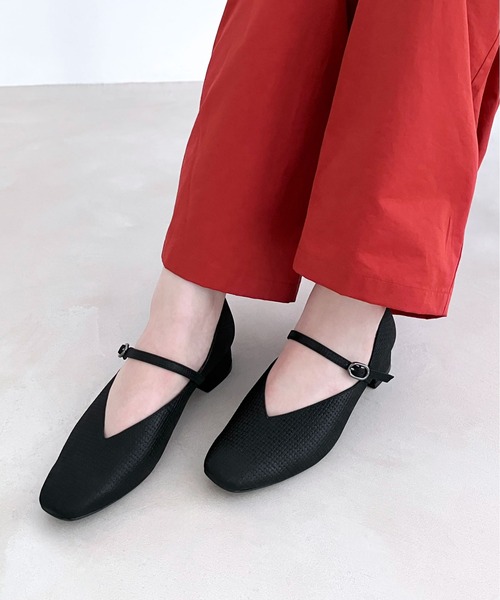 enchanted(エンチャンテッド)の「本革Vカットスクエアメリージェーンパンプス(パンプス・レディース・ライトブラック/シルバーグレー/ブラック・38/37/36/35/41/40/39)」の3枚目の写真