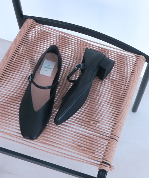 enchanted(エンチャンテッド)の「本革Vカットスクエアメリージェーンパンプス(パンプス・レディース・ライトブラック/シルバーグレー/ブラック・38/37/36/35/41/40/39)」の2枚目の写真