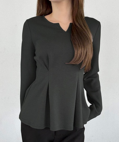 JUNOAH(ジュノア)の「キーネックペプラムトップス(Tシャツ/カットソー・レディース・チャコール/アイボリー/ブラック/ブラウン/ネイビー・LARGE/MEDIUM/SMALL/X-LARGE)」の3枚目の写真