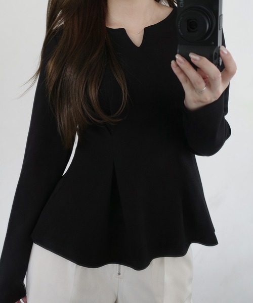 JUNOAH(ジュノア)の「キーネックペプラムトップス(Tシャツ/カットソー・レディース・チャコール/アイボリー/ブラック/ブラウン/ネイビー・LARGE/MEDIUM/SMALL/X-LARGE)」の12枚目の写真